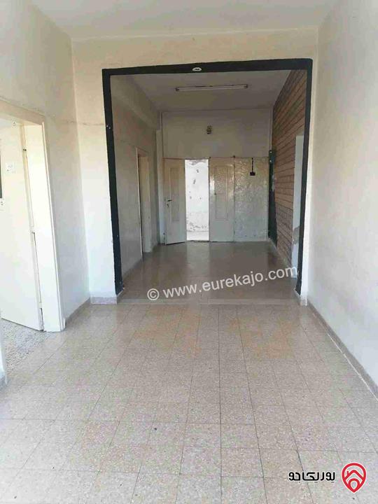 شقة شبه تسوية مساحة 110م داخلي و 42م خارجي للبيع في عمان - جبل التاج حي ام تينة 