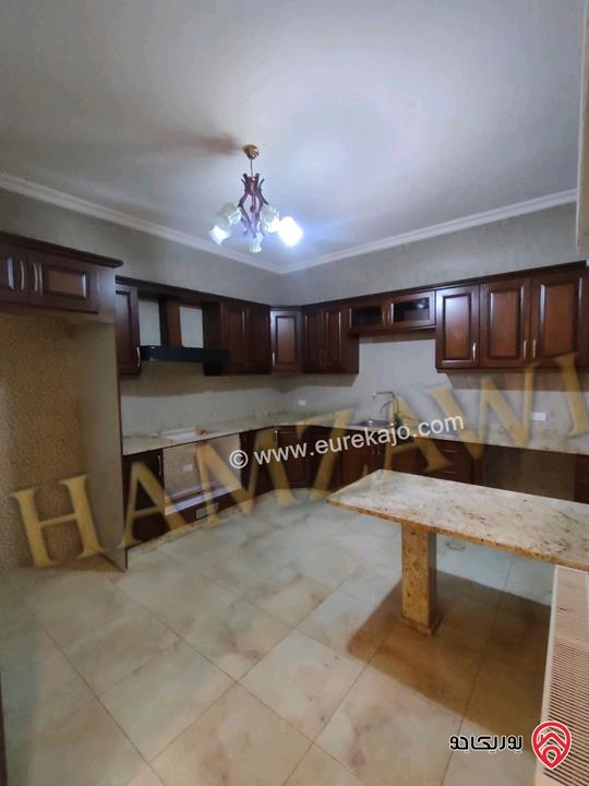 شقة شبه أرضية مساحة 220م داخلي و 80م خارجي للايجار في عمان - دير غبار 