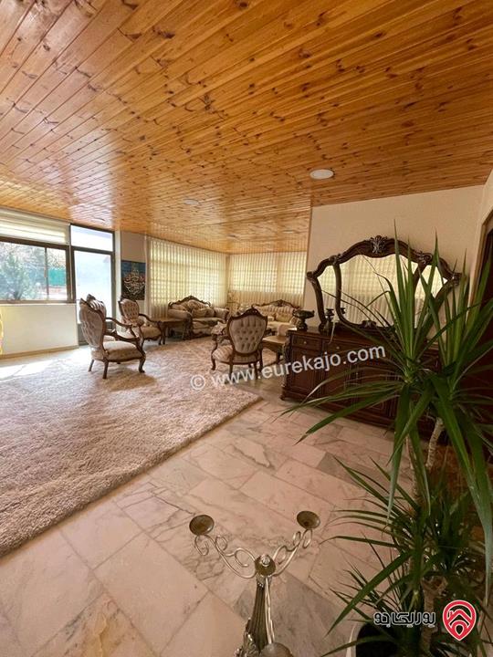 شقة أرضية مميزة على مستوى الشارع مساحة 250م داخلي و 110م خارجي للبيع في عمان - خلدا