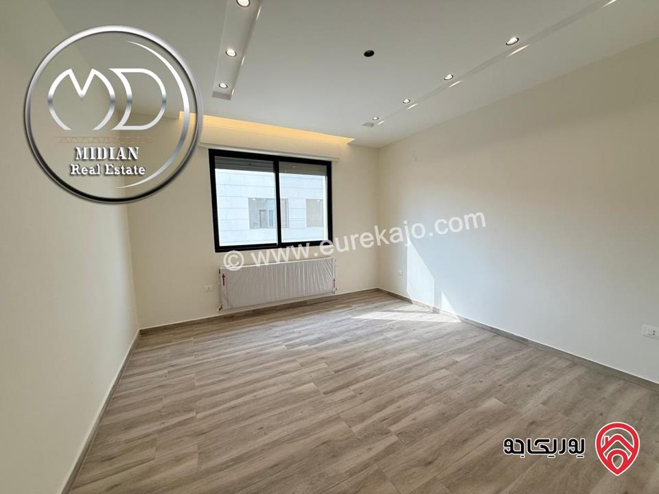 شقق شبه أرضي للبيع في عمان - حي الصحابة مساحات 220م & 240م مع تراسات و حدائق تشطيبات ديكورات فاخرة جديدة لم تسكن