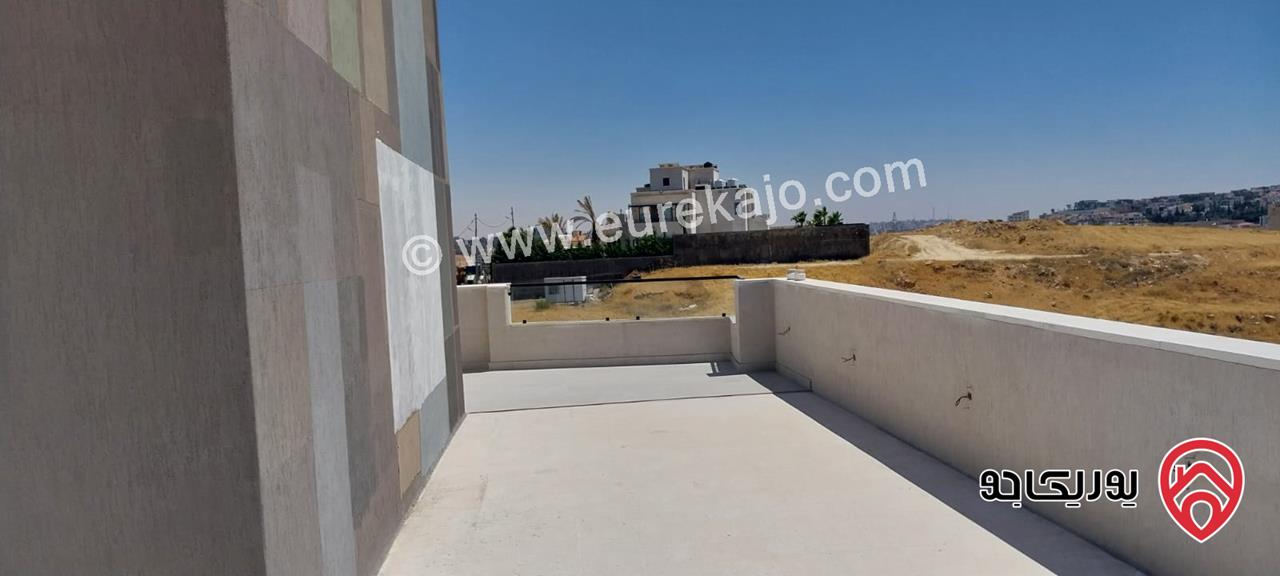 شقة للبيع في عمان - دير غبار طابق اخير مع روف مساحة البناء 180م ومساحة الترس 80م