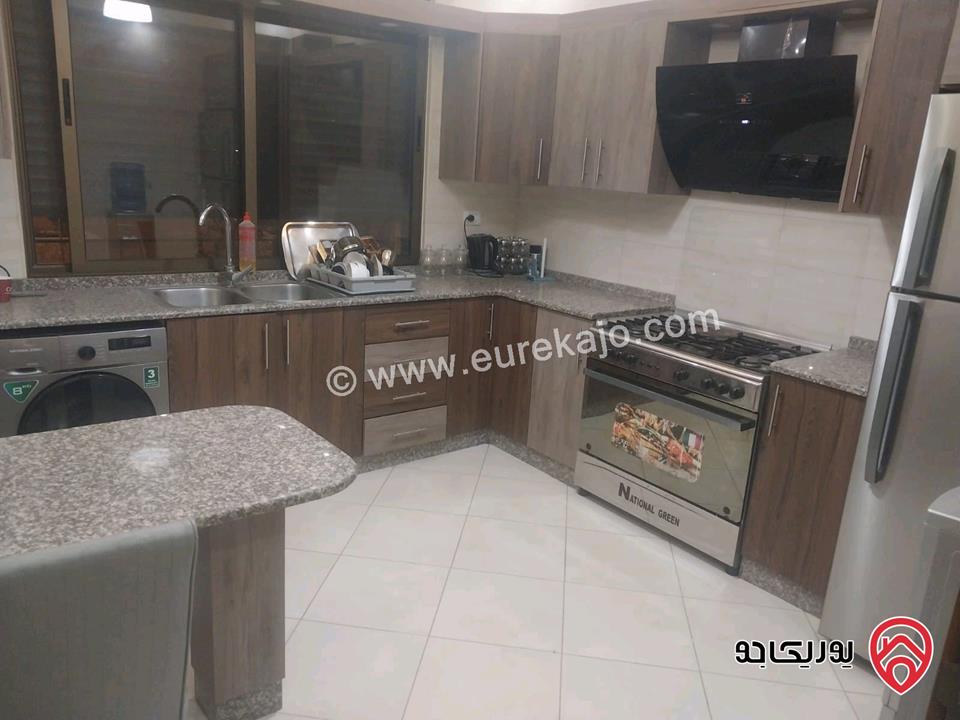 شقة مساحة 220م طابق أول للايجار مفروشة في عمان - الرابية