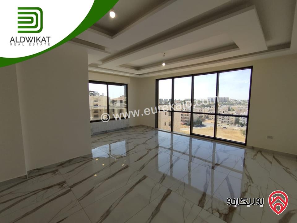 شقة طابق أخير مع روف مساحة البناء 360م ومساحة الترس 100م للبيع في عمان - خلدا