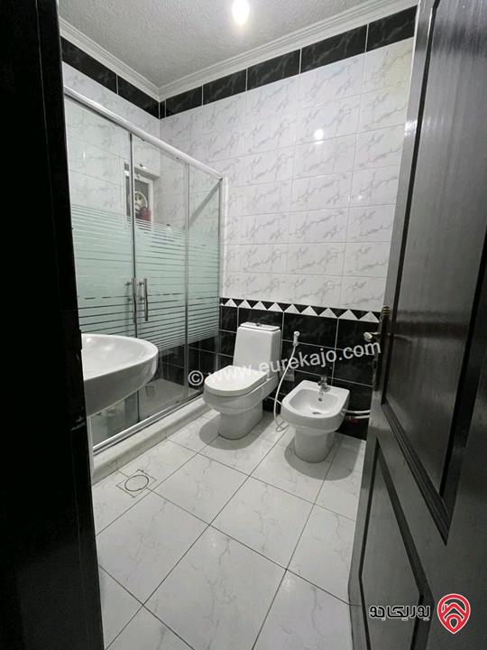 شقة أرضية مميزة على مستوى الشارع مساحة 250م داخلي و 110م خارجي للبيع في عمان - خلدا