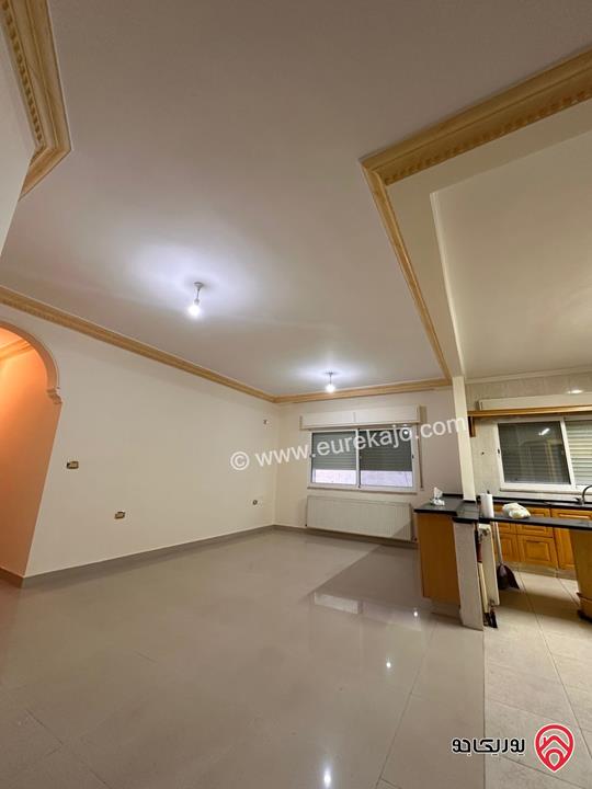 شقة طابق ثاني مساحة 220م للايجار في عمان - خلدا