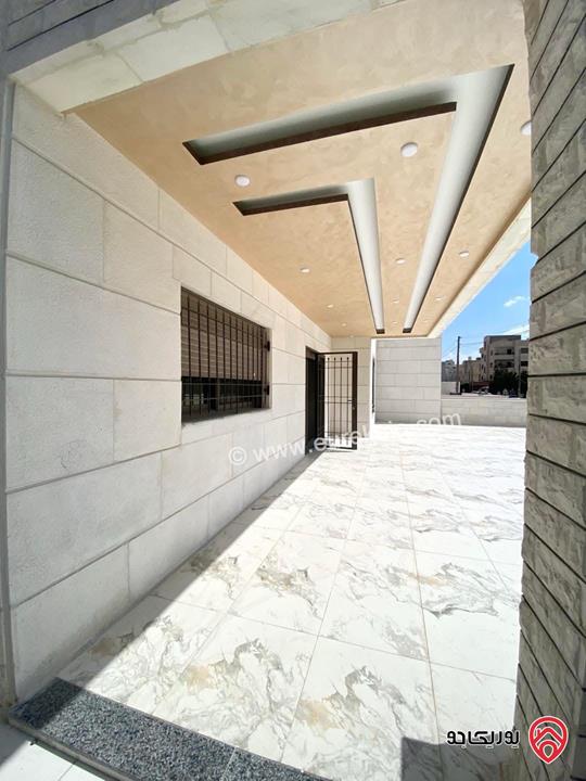 شقة ارضية مساحة 212م داخلي و 200م خارجي للبيع في عمان - ابو علندا اسكان الكهرباء 