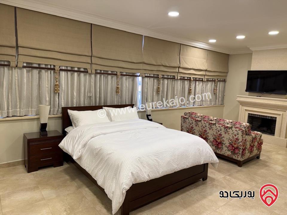 شقة سوبر ديلوكس طابق أخير مع روف مساحة 280م للايجار مفروشة في عمان - أم الكندم