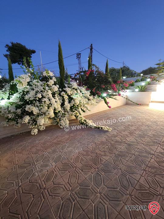بيت نظام أمريكي مساحة 300م على أرض 3 دونم و 500م للبيع في السلط