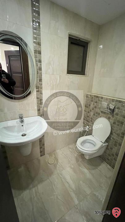 شقة مساحة 200م طابق أول مجددة بالكامل للايجار  في عمان - دير غبار 