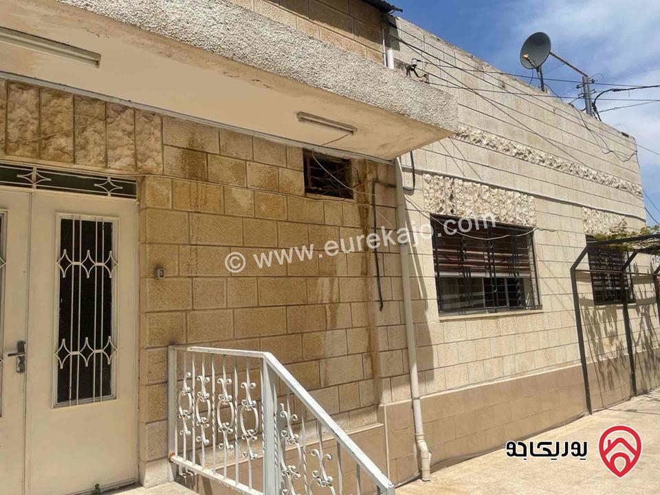 منزل مستقل مساحة الأرض 573م والبناء 235م عبارة عن شقتين للبيع في عمان - وادي السير البيادر