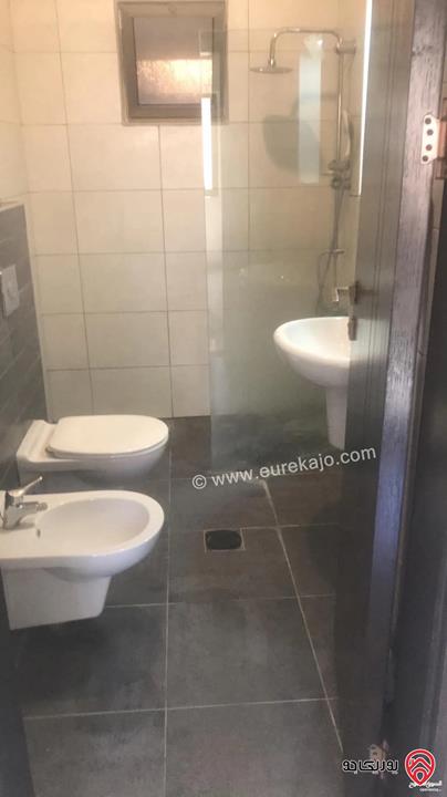 شقة طابق ثالث مساحة 120م للببع في عمان - ام السماق