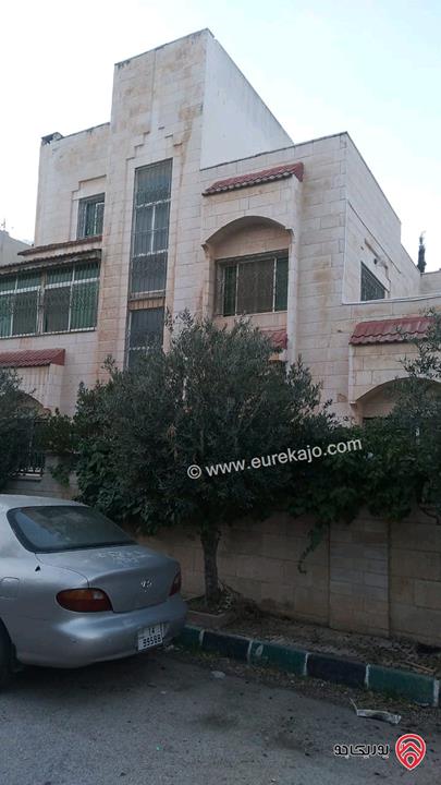 فيلا طابقين وروف مساحة 430م على أرض 566م للبيع في عمان - جاوا حي الوفاء