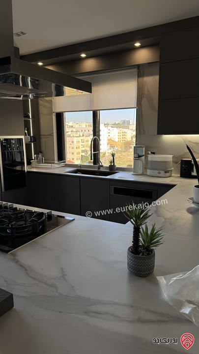 شقة مميزة طابق ثاني مساحة 180م للبيع في عمان - دير غبار