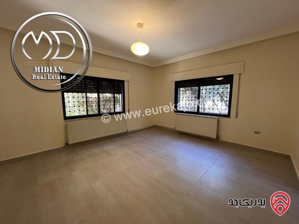 شقة ارضية فارغة للايجار في عمان - خلدا مساحة 220م مع ترس و حديقة 150م تشطيبات و ديكورات سوبر ديلوكس