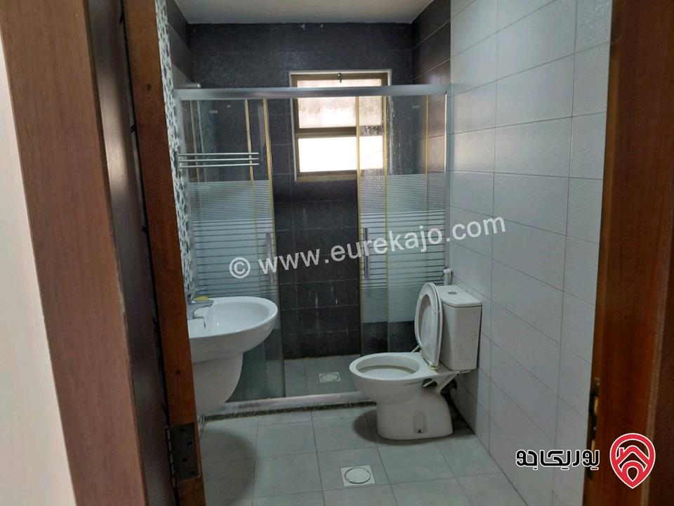 شقة فارغة طابق اول مساحة 90م للإيجار في عمان - دير غبار 