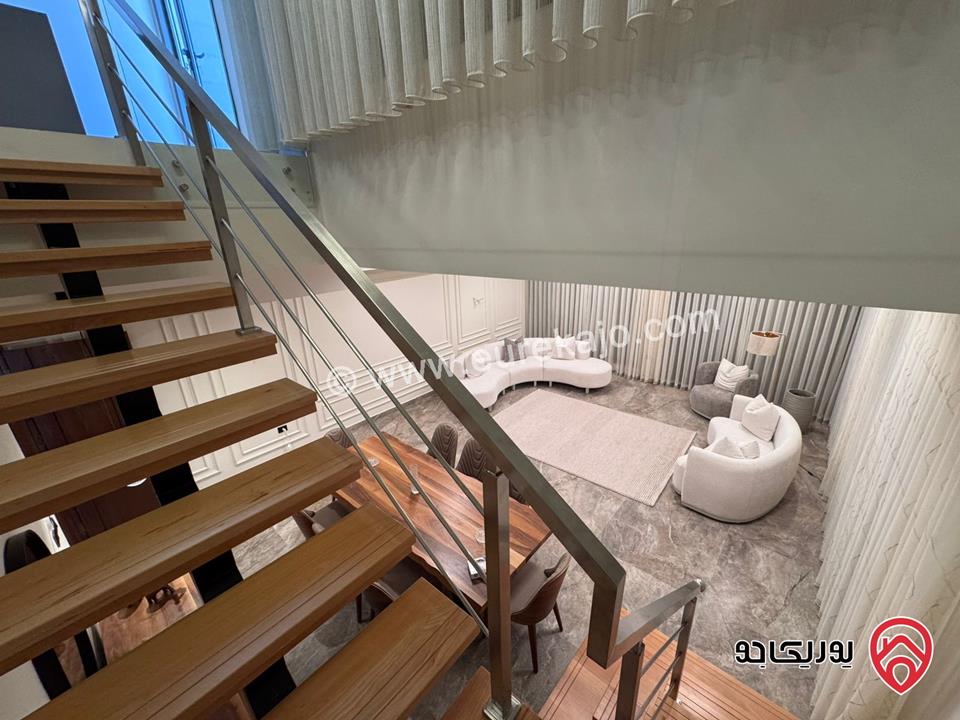 شقة مفروشة طابق أخير مع روف للبيع في عمان - رجم عميش مساحة 270م داخلي والترس 120م منطقة هادئة ومطلة