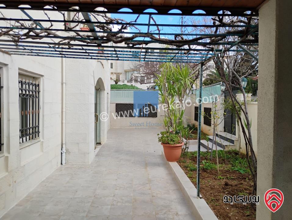 شقة أرضية مساحة 225م مع حديقة وترسات 100م تشطيب سوبر ديلوكس للبيع في عمان - خلدا