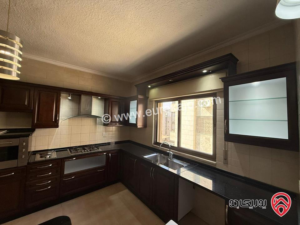 شقة مميزة طابق ثاني مساحة 175م للبيع في عمان - خلدا 