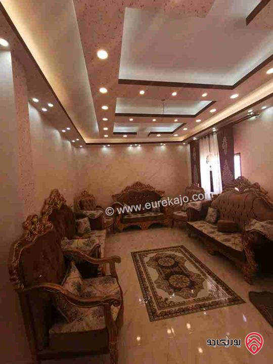 بيت طابقين مساحة 200م على أرض 600م للبيع في الزرقاء - الهاشمية الحي الشرقي عمر البناء 6 سنوات  