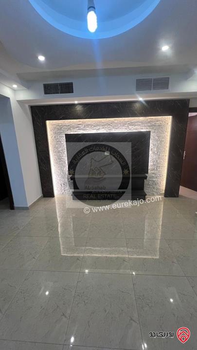 شقة مساحة 200م طابق أول مجددة بالكامل للايجار  في عمان - دير غبار 