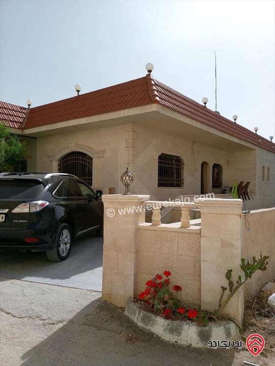 فيلا مستقلة مساحة 900م على أرض 702م للبيع في ماحص مع اطلالة خلابة