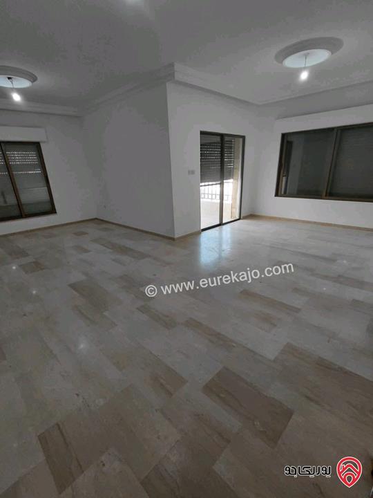 شقة فارغة طابق ثالث مساحة 250م للايجار في عمان - ام السماق 