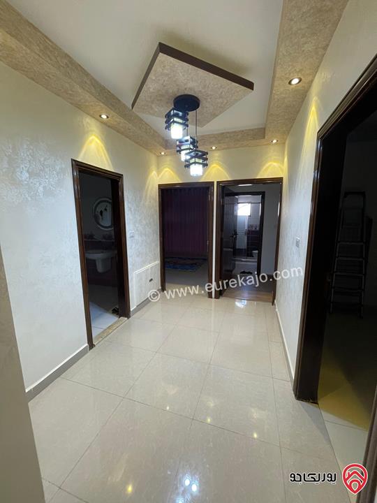 شقة طابق ثاني مساحة 150م للبيع في الزرقاء الجديدة قرب كنيسة الماريوسف