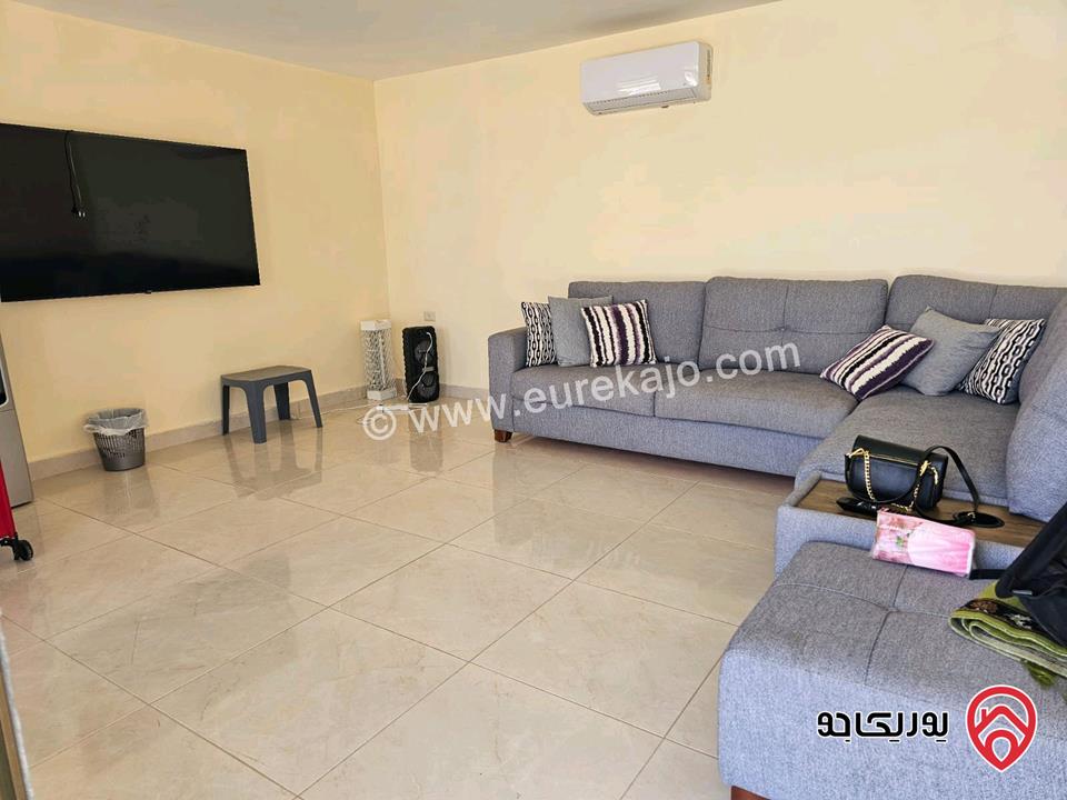 فيلا مساحة 700م على أرض 3 دونم و 512م للبيع في السلط