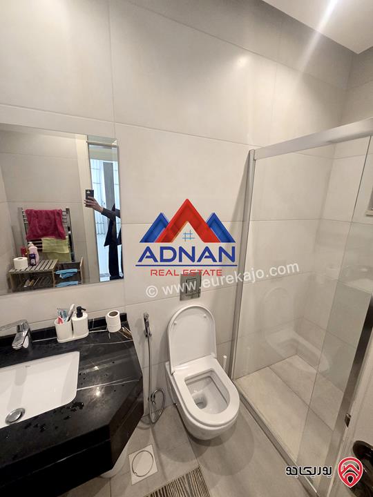 شقة مفروشة بالكامل طابق اخير مع رووف مساحة 250م للبيع في عمان - خلدا