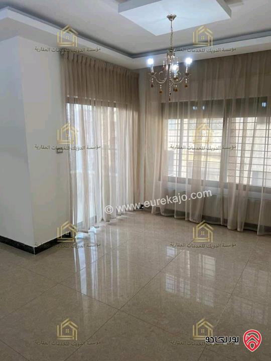 شقة فارغة طابق ثالث مساحة 150م للإيجار في عمان - الرابية 