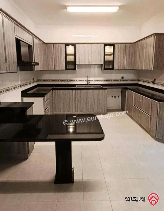 شبه فيلا مجددة بالكامل مساحة 270م للايجار في عمان - دابوق 