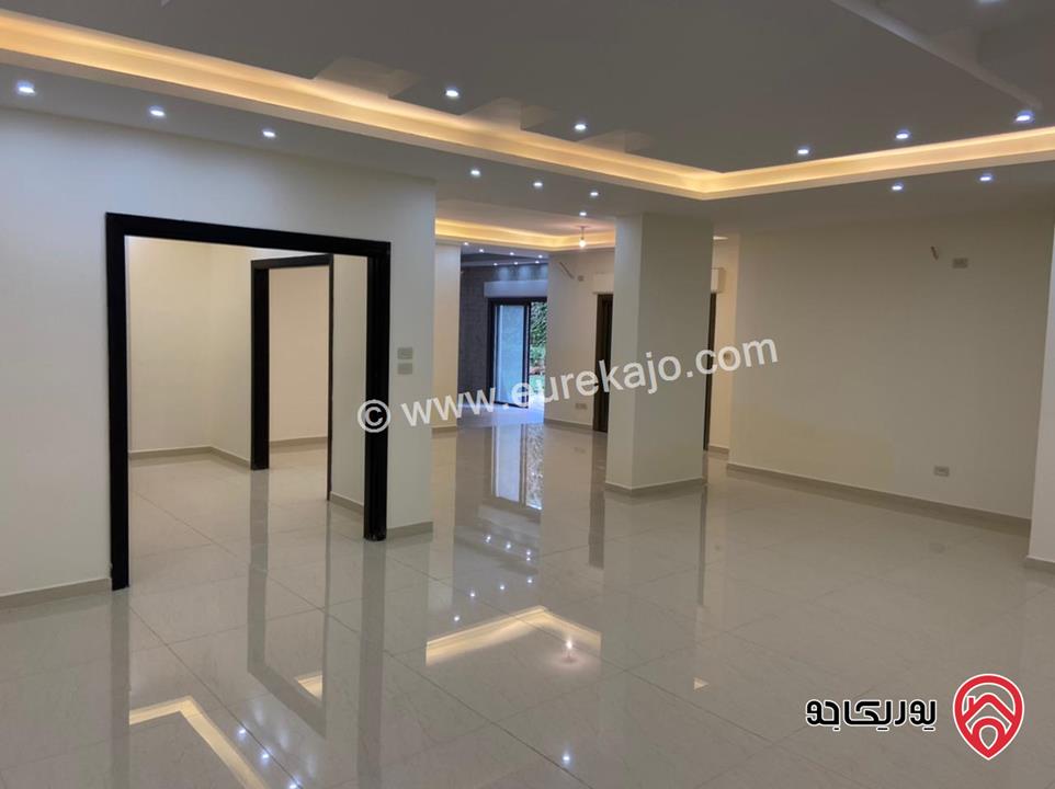 شقة تسوية طابقية مساحة 270م داخلي و 50م خارجي للإيجار في عمان - دير غبار