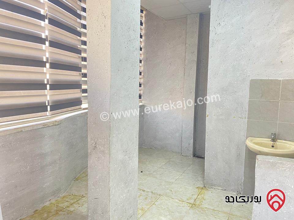 مكاتب بمساحات مختلفة للايجار في الزرقاء الجديدة شارع الكرامة