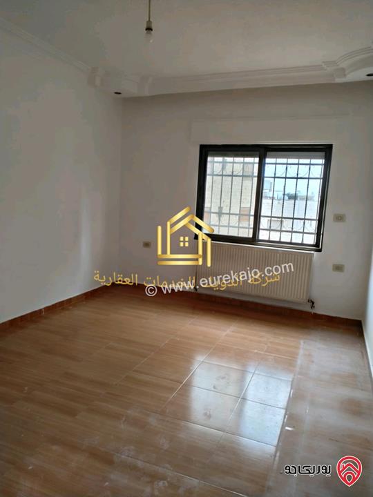 شقة فارغة طابق اول مساحة 160م للإيجار في عمان - تلاع العلي 