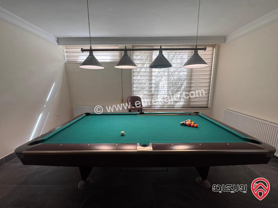 فيلا متلاصقة للبيع او للايجار في عبدون قرب الاسفاره الامريكيه مساحة الارض 500م ومساحة البناء 700م ومساحة الحديقة 200م موقع مميز واطلالة خلابة منطقة فلل واصل جميع الخدمات 