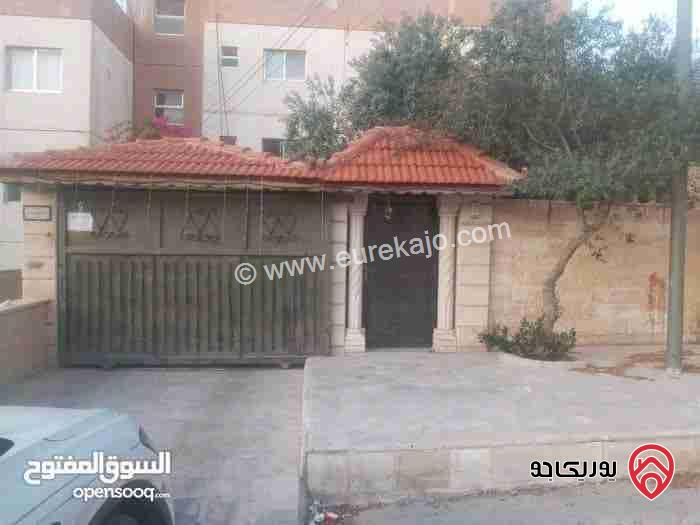 شقة طابق ارضي مميزة مساحة 250م عبارة عن شقتين مفتوحات على بعض للبيع في الزرقاء الجديدة