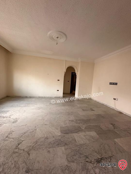 شقة طابق ثالث مساحة 300م للايجار في عمان - خلدا