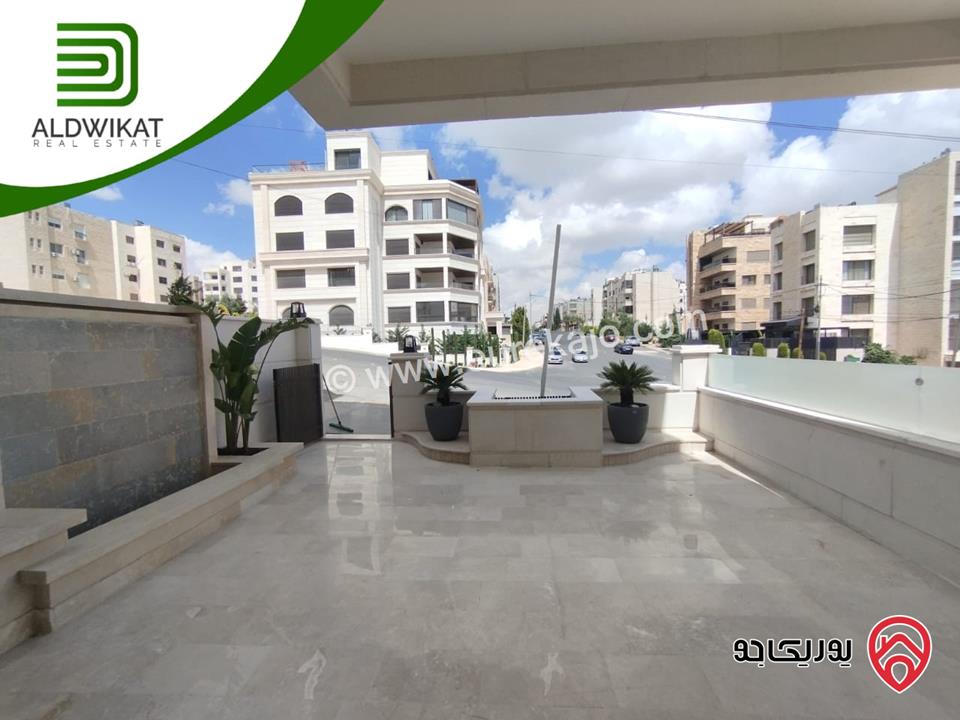 شقة  طابق ارضي مساحة البناء 370م ومساحة الترس 150م للبيع في عمان - دير غبار