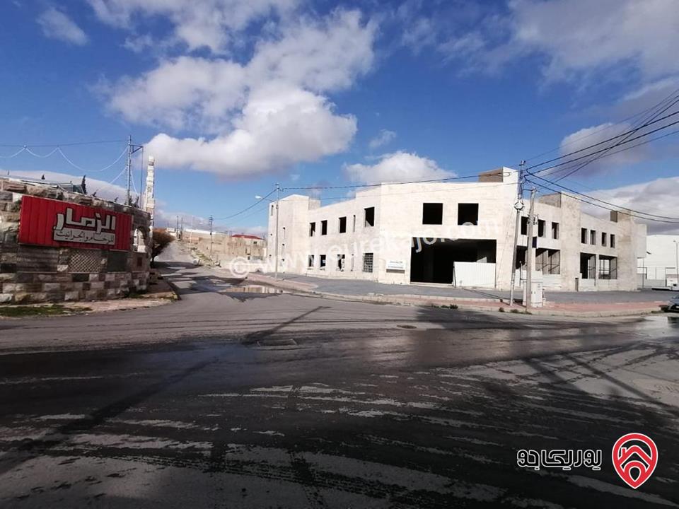 مجمع تجاري بناء 2900م على مساحة أرض واسعة تزيد عن 4 دونم للبيع في المقابلين – شارع القدس – تحت التشطيب