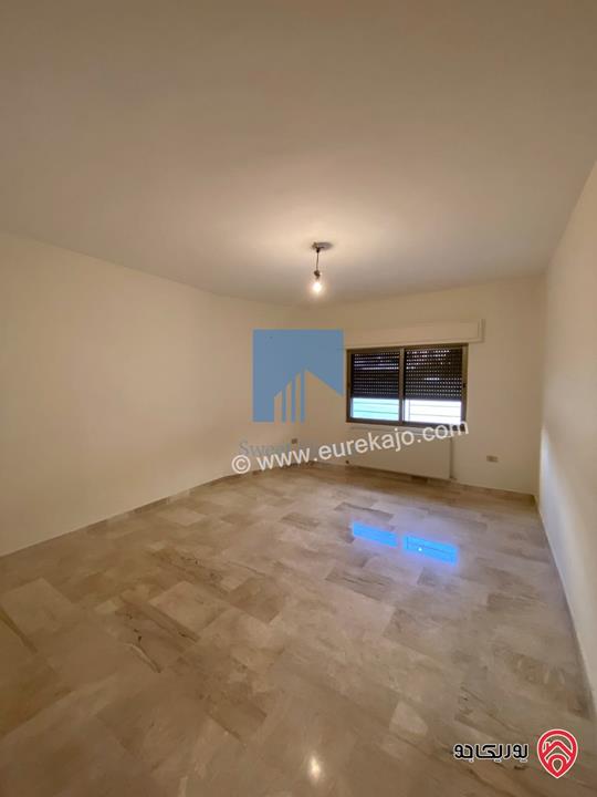 شقة أرضية (شبه فيلا) طابقية فاخرة للبيع في عمان - الرابية قرب الكالوتي 425م مع حديقة وترسات 500م