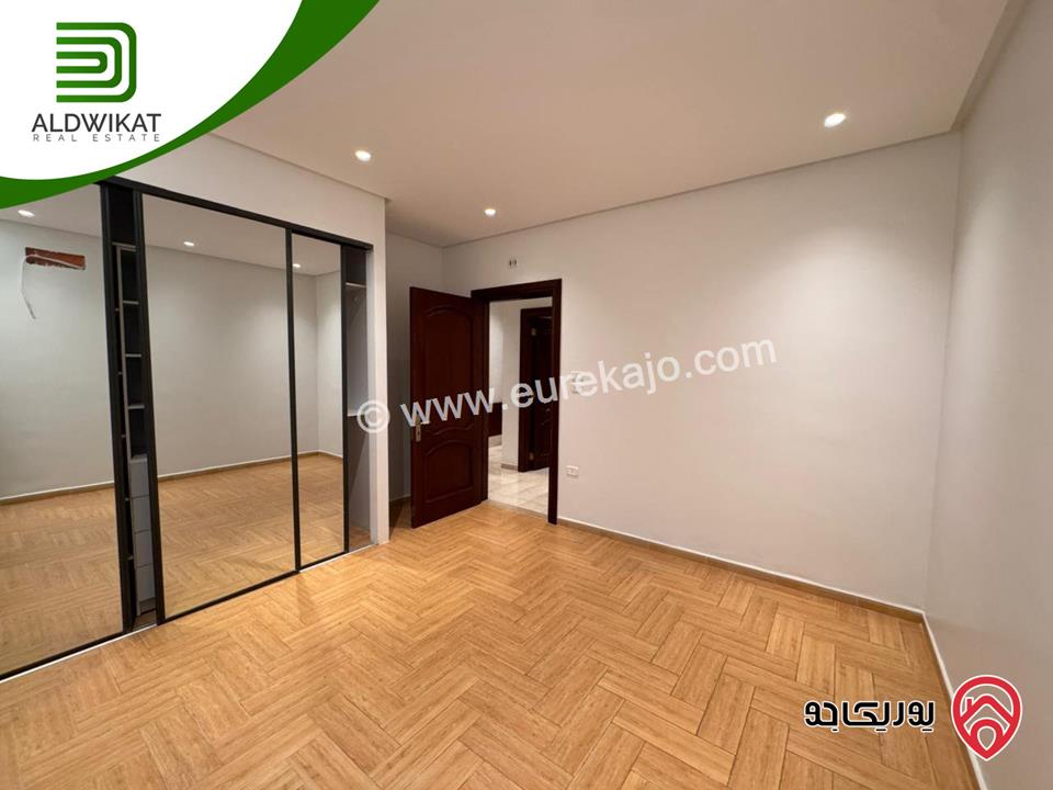 شقة فاخره ارضية للايجار في عمان - دير غبار مساحة البناء 280م ومساحة الحديقة 100م والترس 150م موقع مميز تصلح للسفارات والهيئات الدبلوماسية