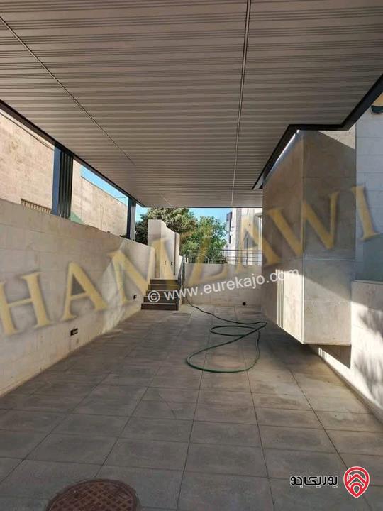 شقة دوبلكس أرضية مساحة 300م داخلي و 250م خارجي للايجار في عمان - حي الصحابة 