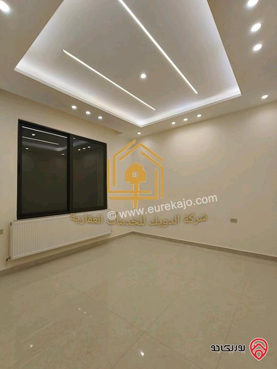 شقة جديدة لم تسكن أرضي مساحة 180م مع ترس 70م للإيجار في عمان - طريق المطار 