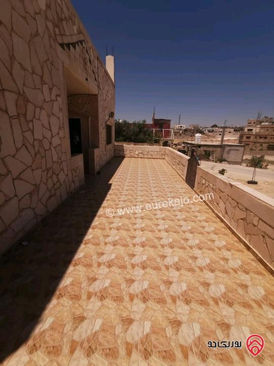 بيت طابقين مساحة 200م على أرض 600م للبيع في الزرقاء - الهاشمية الحي الشرقي عمر البناء 6 سنوات  