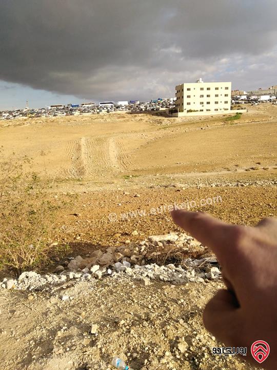 ارض مساحة 600م للبيع من أراضي الزرقاء - عطل الرصيفة خلف اسكان ماركا الشمالية