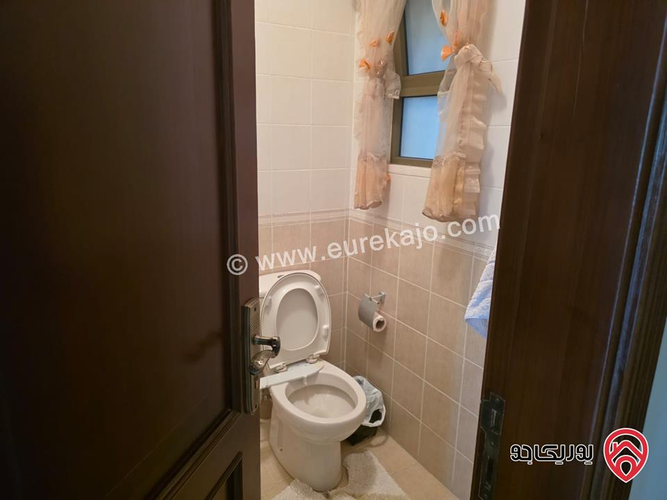 شقة طابق ثالث مساحة 180م للبيع في عمان - خلدا 