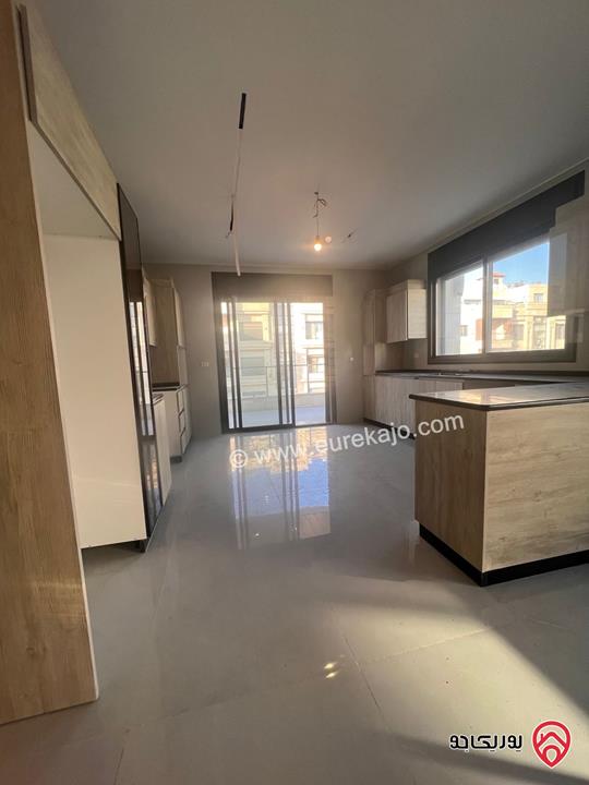 شقة طابق ثاني مساحة 240م للايجار في عمان - ام السماق