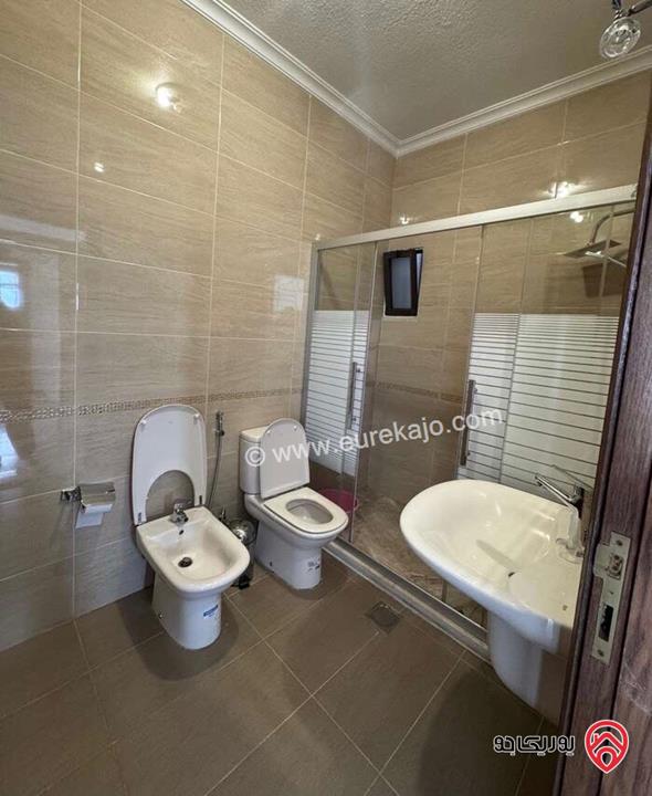 شقة مساحة 170م طابق ثالث للايجار في ام عمان - اذينة 