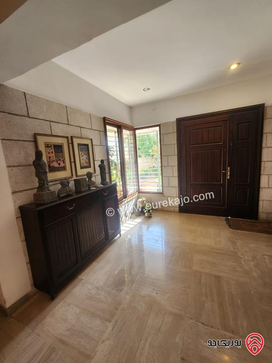 فيلا راقية مساحة 520م على أرض 830م للبيع في عمان - أم أذينة