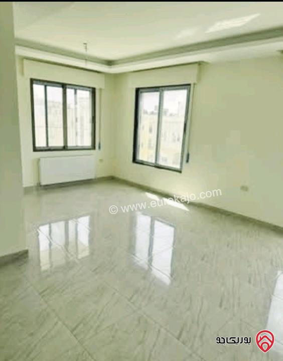 شقة فخمة مساحة 180م طابق ثاني للبيع في عمان - الرابية 